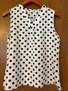 Sleeveless Black Polka Dot V-Neck Women's Top - White/Black